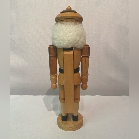 Vintage Erzgebirge Nutcracker Soldier Natural Wood Tan Brown Black 15" Germany - Picture 7 of 9